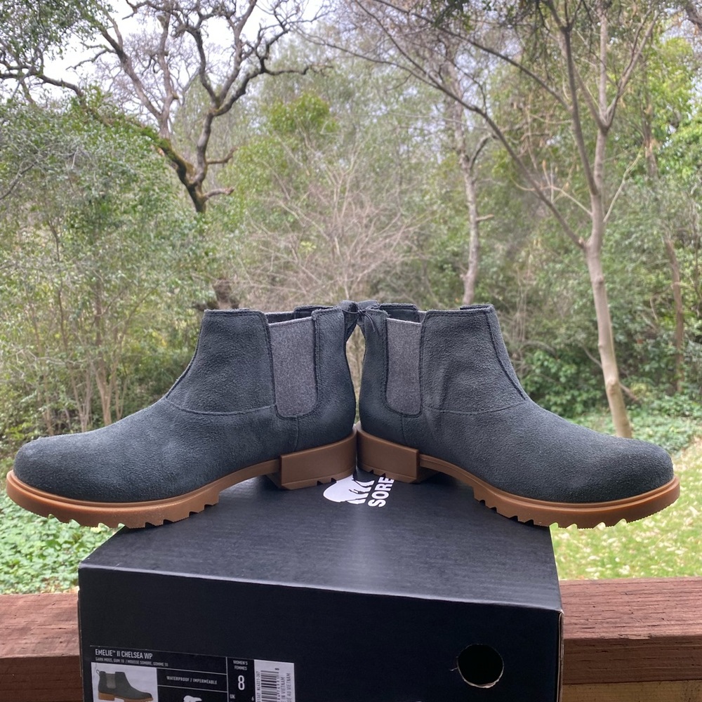 Sorel Gray Suede Chelsea Ankle Boots with Tan Lug Sole - Picture 6 of 9